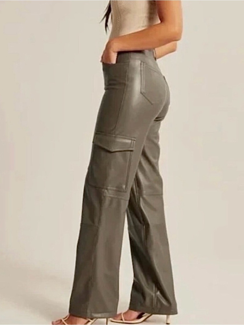 Abercrombie & Fitch Curve Love Vegan Leather High Waist Cargo 90s Relaxed Fit